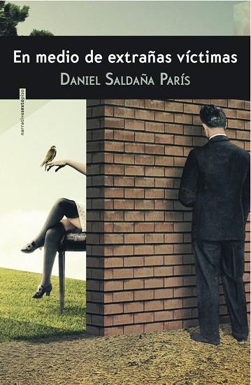 En medio de extrañas víctimas | 9788415601579 | Saldaña París, Daniel