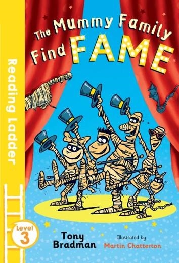 READING LADDER 3: THE MUMMY FAMILY FIND FAME | 9781405282413 | MARTIN CHATTERTON