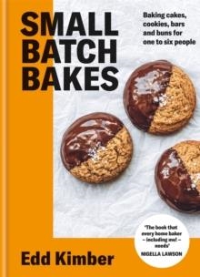 SMALL BATCH BAKES: BAKING CAKES, COOKIES, BARS AND BUNS FOR ONE TO SIX PEOPLE | 9781914239281 | EDD KIMBER