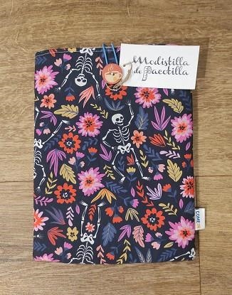 FUNDA LIBRO MODISTILLA M ESQUELETOS Y FLORES | 9999990007544 | ALICIA LAMELAS
