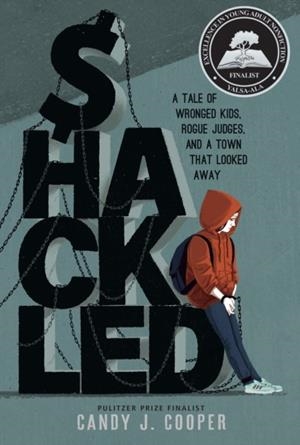 SHACKLED : A TALE OF WRONGED KIDS, ROGUE JUDGES, AND A TOWN THAT LOOKED AWAY | 9781662620133 | CANDY J. COOPER